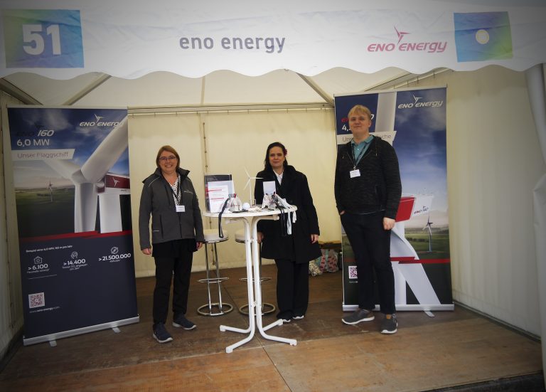 3 Mitarbeiter von eno energy am Stand beim Aktionstag Ausbildung der IHK Dresden