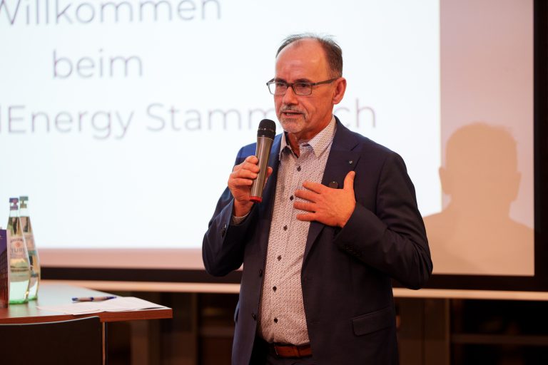 Wirtschaftsminister Blank beim WindEnergy Stammtisch